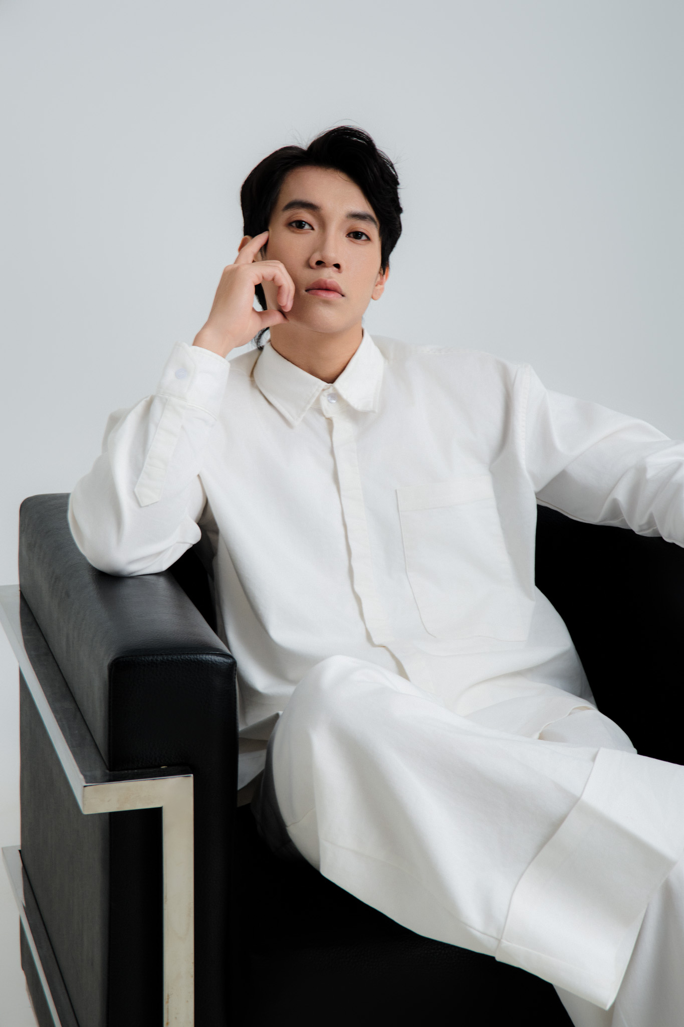 WHITE OVERSIZE SHIRT - ảnh 3