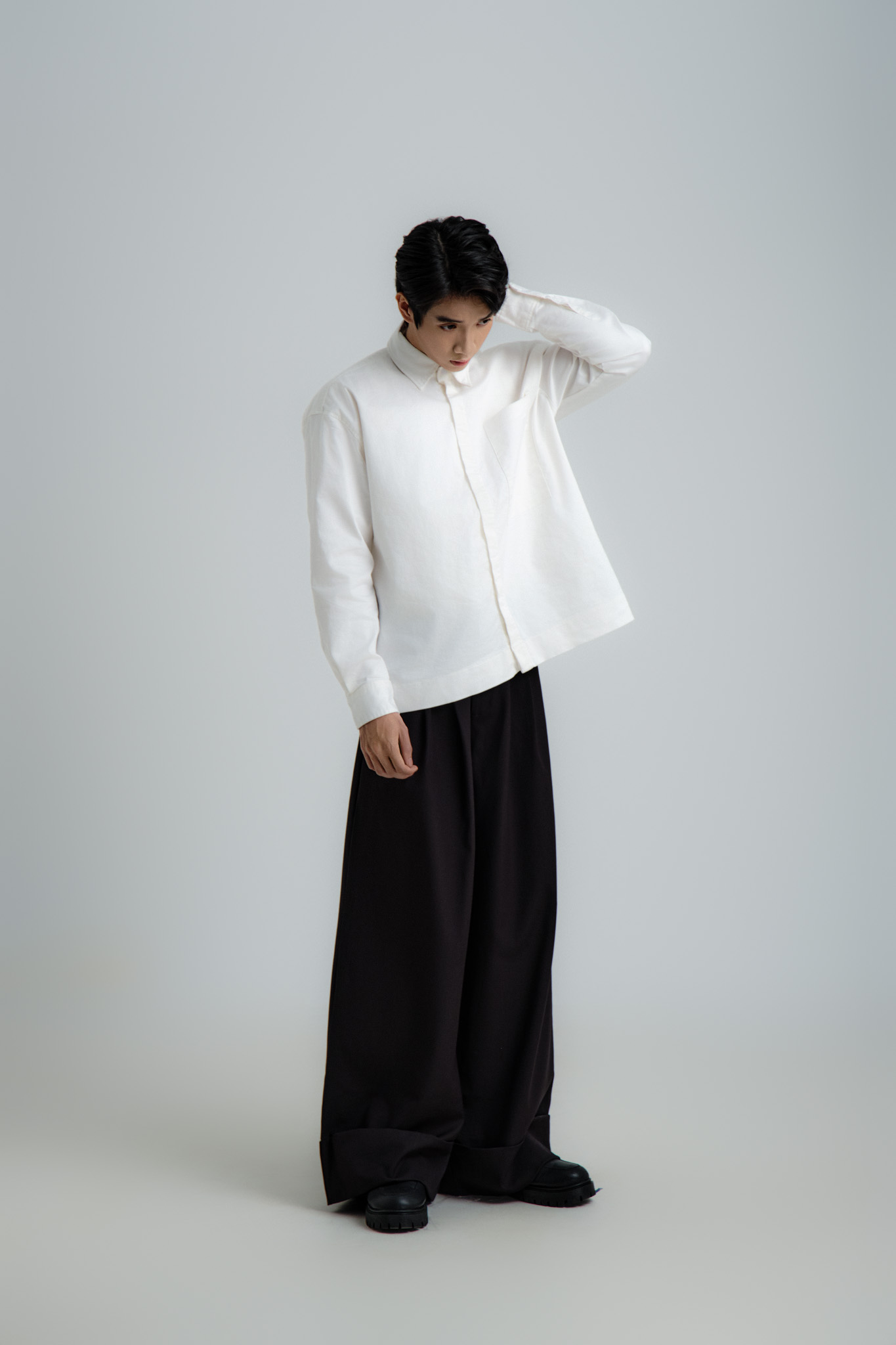 WHITE OVERSIZE SHIRT - ảnh 4